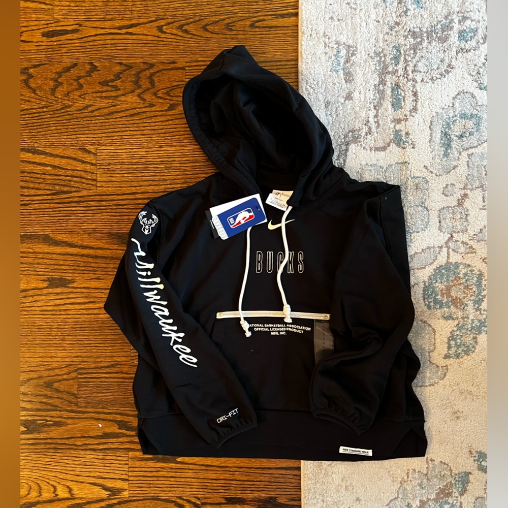Women's Milwaukee Bucks Nike Courtside Performance Pullover Hoodie *S* - NWT